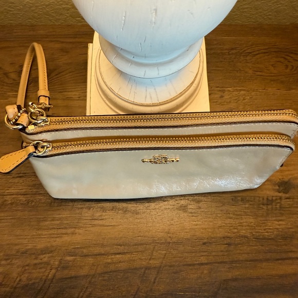 Coach Cream Clutch Sleek Wristlet Bag - Picture 8 of 9